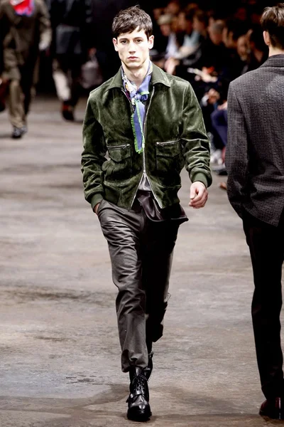 Look 14
